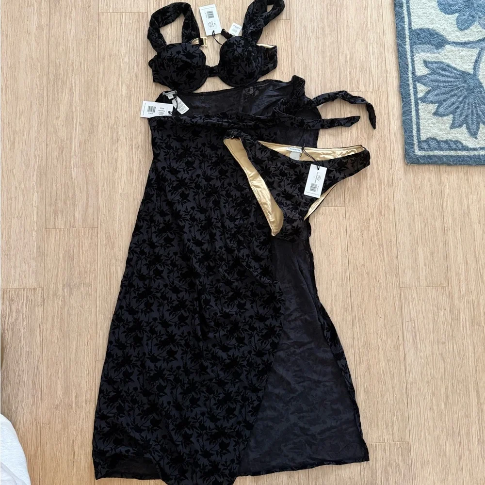 NWT we wore what bikini set with wrap sarong - Picture 3 of 4